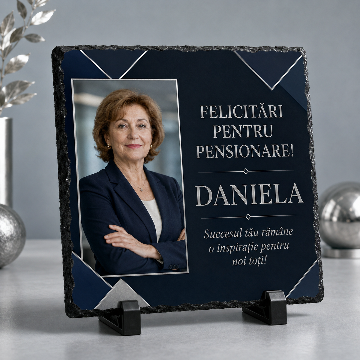Placă ardezie personalizată 20×20 cm – Cadou corporate pentru pensionare, cu fotografie și mesaj