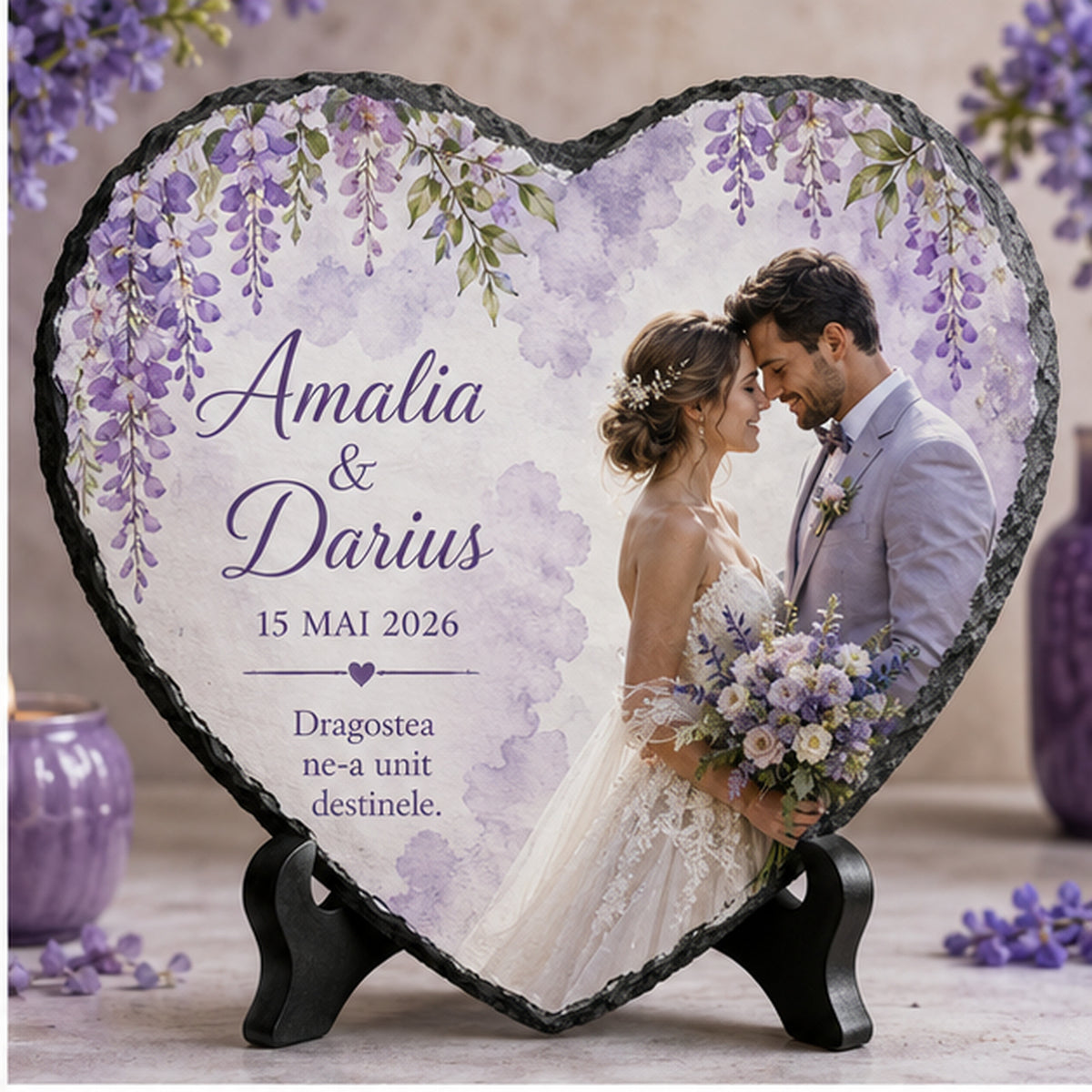 Placă de ardezie personalizată în formă de inimă pentru nuntă – glicină mov, fotografie și mesaj romantic