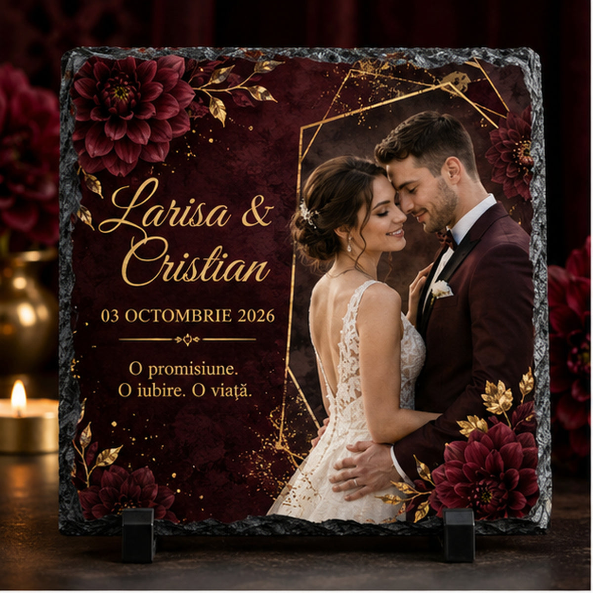 Placă de ardezie personalizată pentru nuntă – 20 × 20 cm, design burgundy &amp; gold cu fotografie