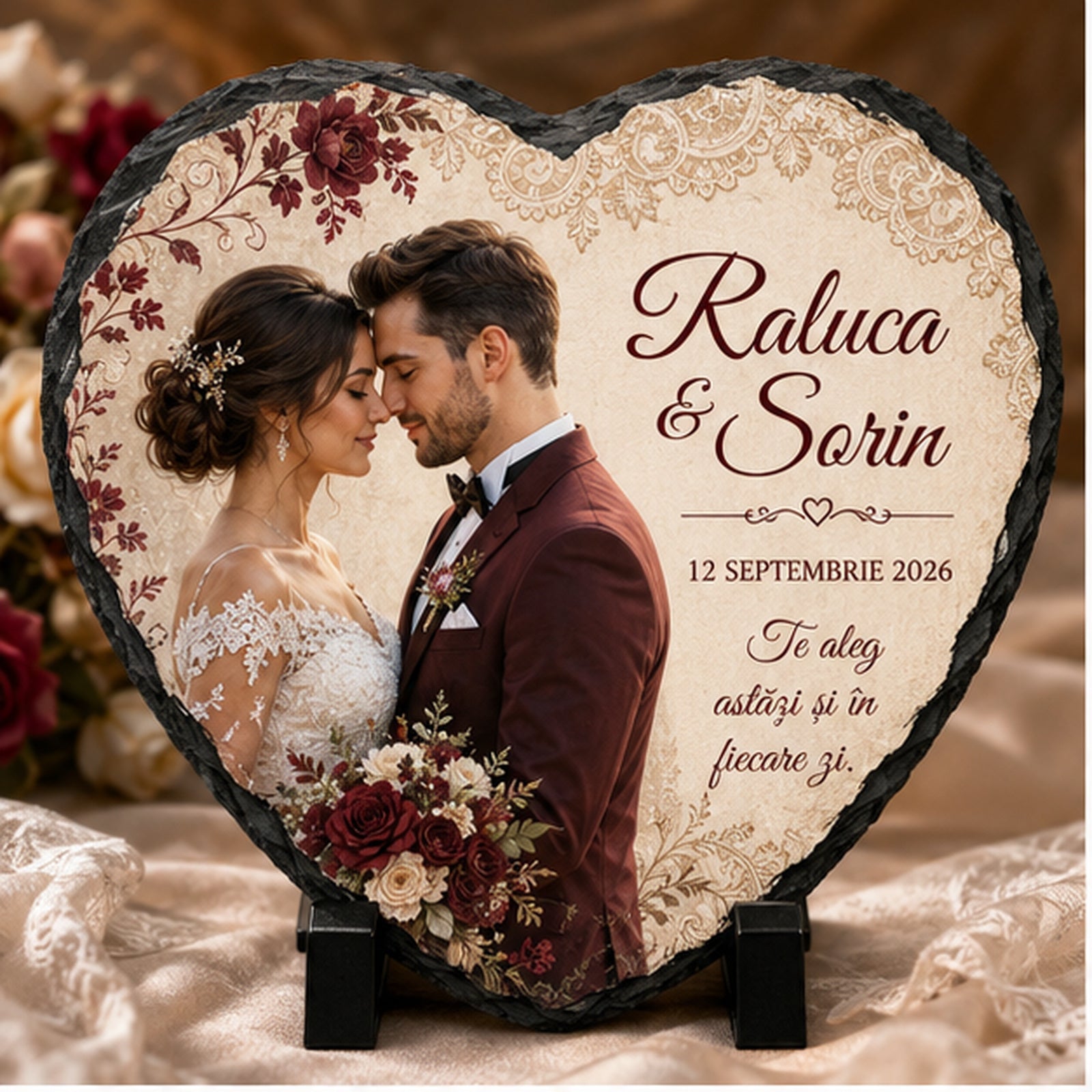 Placă de ardezie personalizată în formă de inimă – Nuntă Burgundy cu dantelă, fotografie și nume