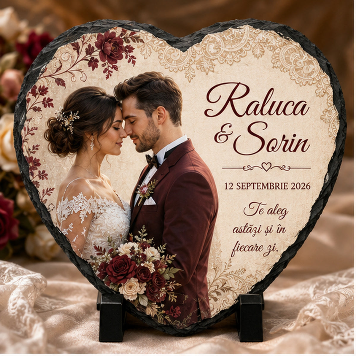 Placă de ardezie personalizată în formă de inimă – Nuntă Burgundy cu dantelă, fotografie și nume