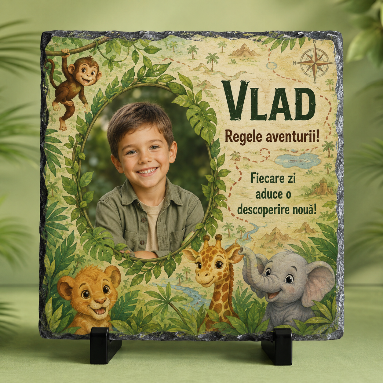 Placă din ardezie personalizată pentru copii 20×20 cm – Aventură Safari în Junglă, cu fotografie și nume