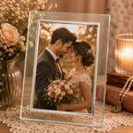 Ramă Foto din Sticlă Transparentă cu Margine Argintie – 10×15 cm