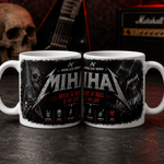 Cană personalizată heavy metal cu numele Mihai, 330 ml, design negru și roșu cu chitare electrice, cranii și concert rock