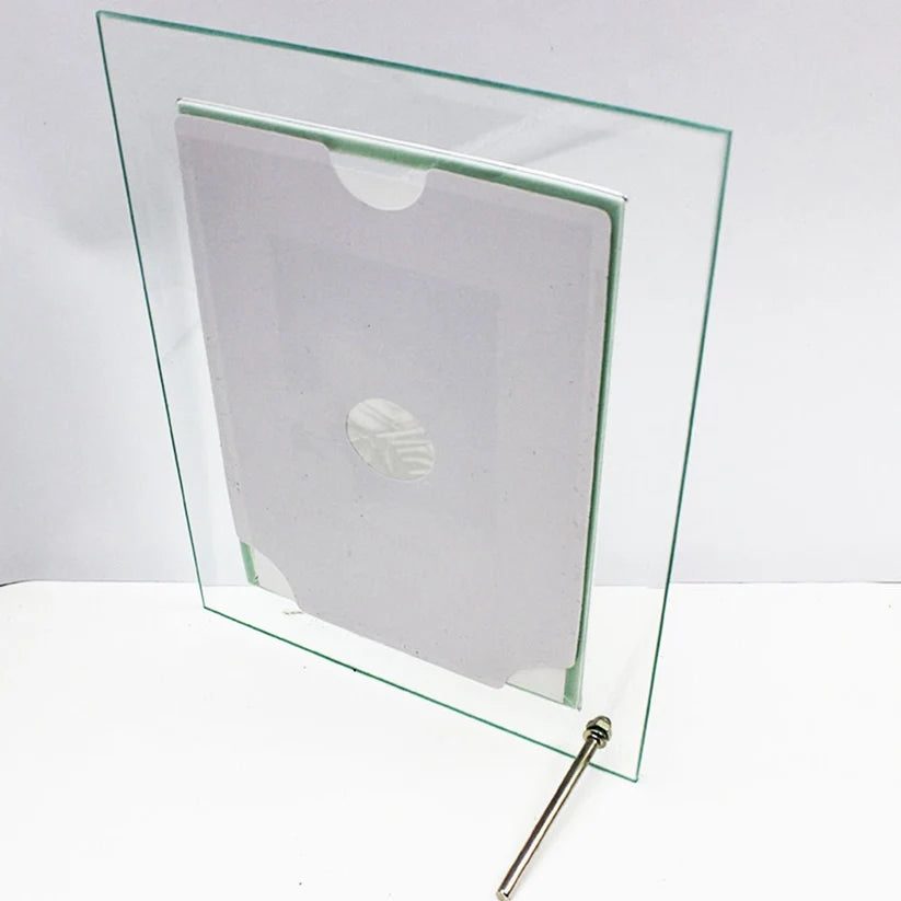 Ramă Foto din Sticlă Transparentă cu Margine Argintie – 10×15 cm