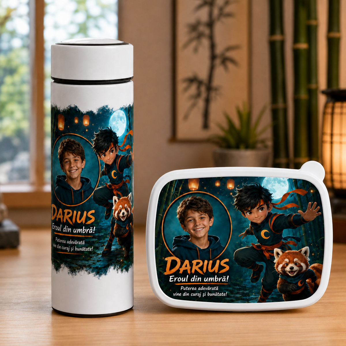 Set personalizat copii – Lunchbox + Termos 500 ml cu infuzor | Model „Darius – Eroul din umbră”