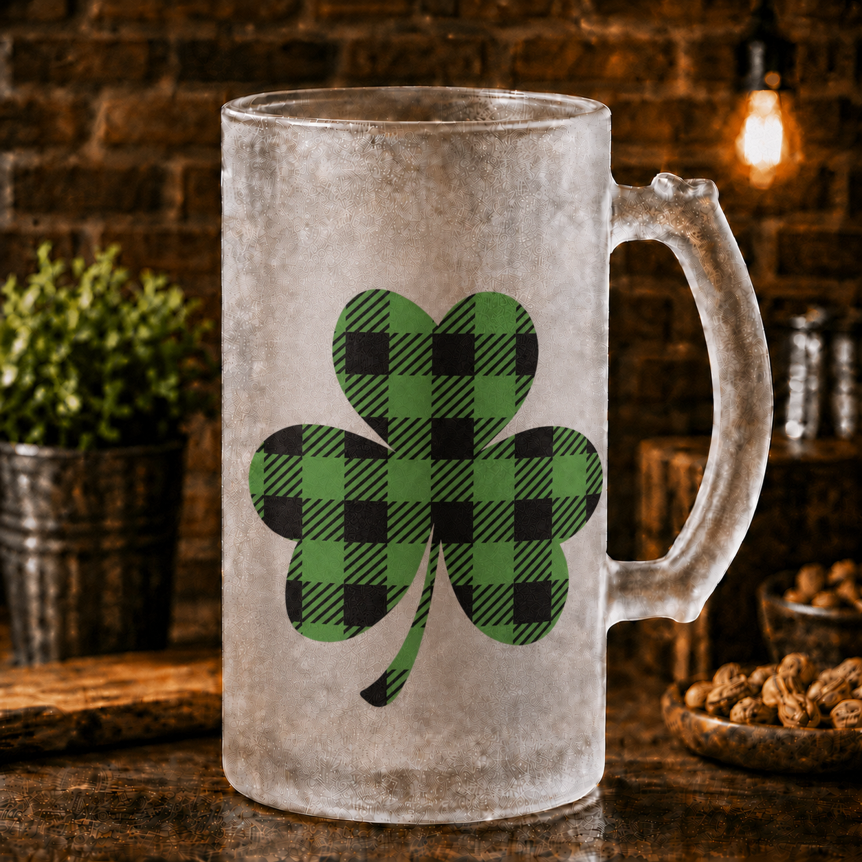 Halbă de bere din sticlă mată cu trifoi verde – 500 ml