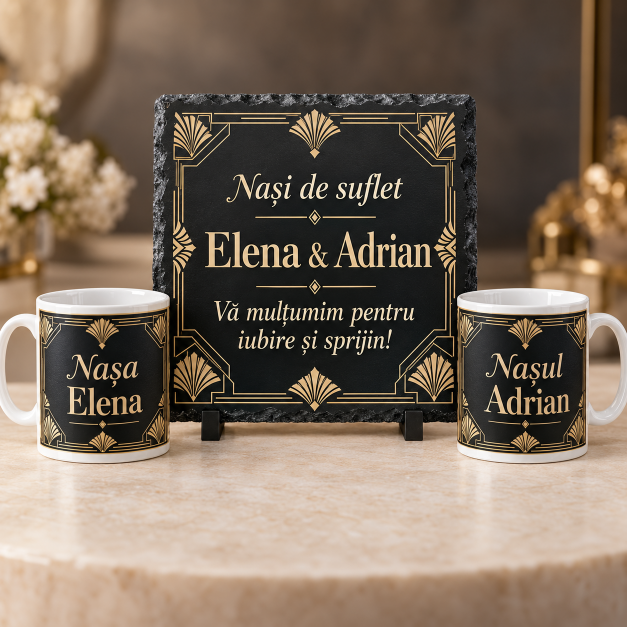 Set Cadou Personalizat pentru Nași – Ardezie 20x20 cm + 2 Căni 330 ml cu Nume | Cadou Elegant pentru Nuntă și Cununie