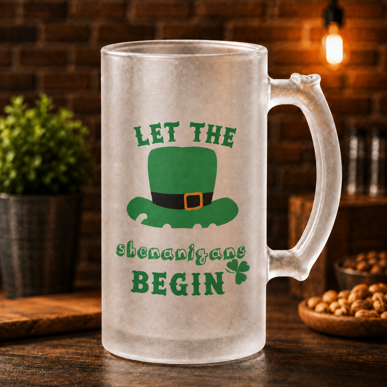 Halbă de bere din sticlă mată „Let the Shenanigans Begin” – 500 ml