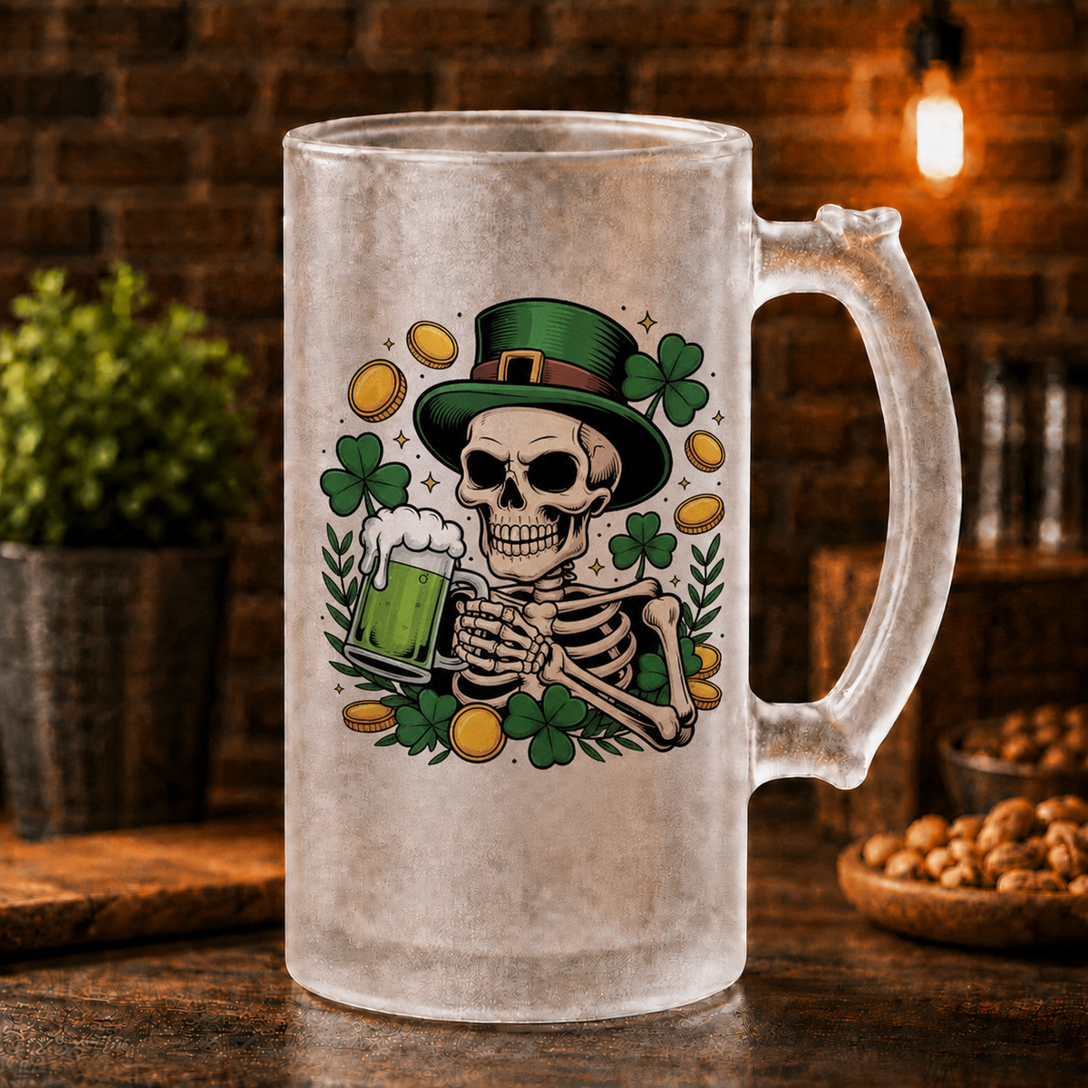 Halbă de bere din sticlă mată cu schelet irlandez și trifoi – 500 ml