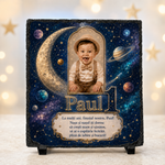 Placă ardezie personalizată 20x20 cm cu fotografie, nume și tematică spațială – Cadou aniversar pentru băiețel de 1 an