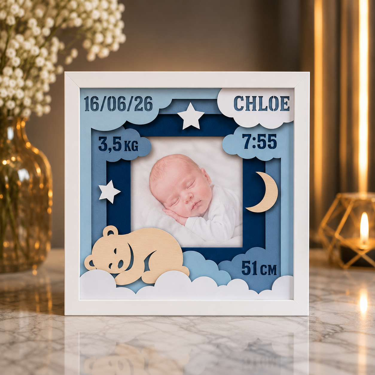 Ramă Foto Personalizată pentru Bebeluși 20×20 cm – Model Ursuleț Somnoros cu Poză și Datele Nașterii