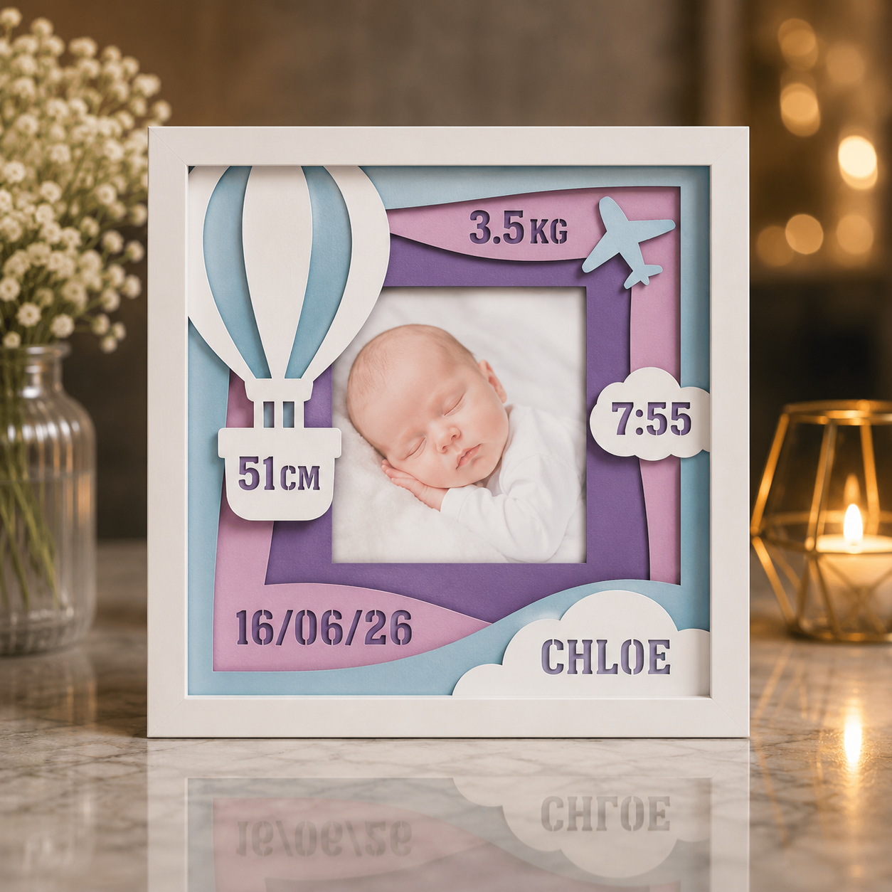Ramă Foto Personalizată Balon cu Aer Cald pentru Bebeluși 20×20 cm – Cu Poză, Nume și Datele Nașterii