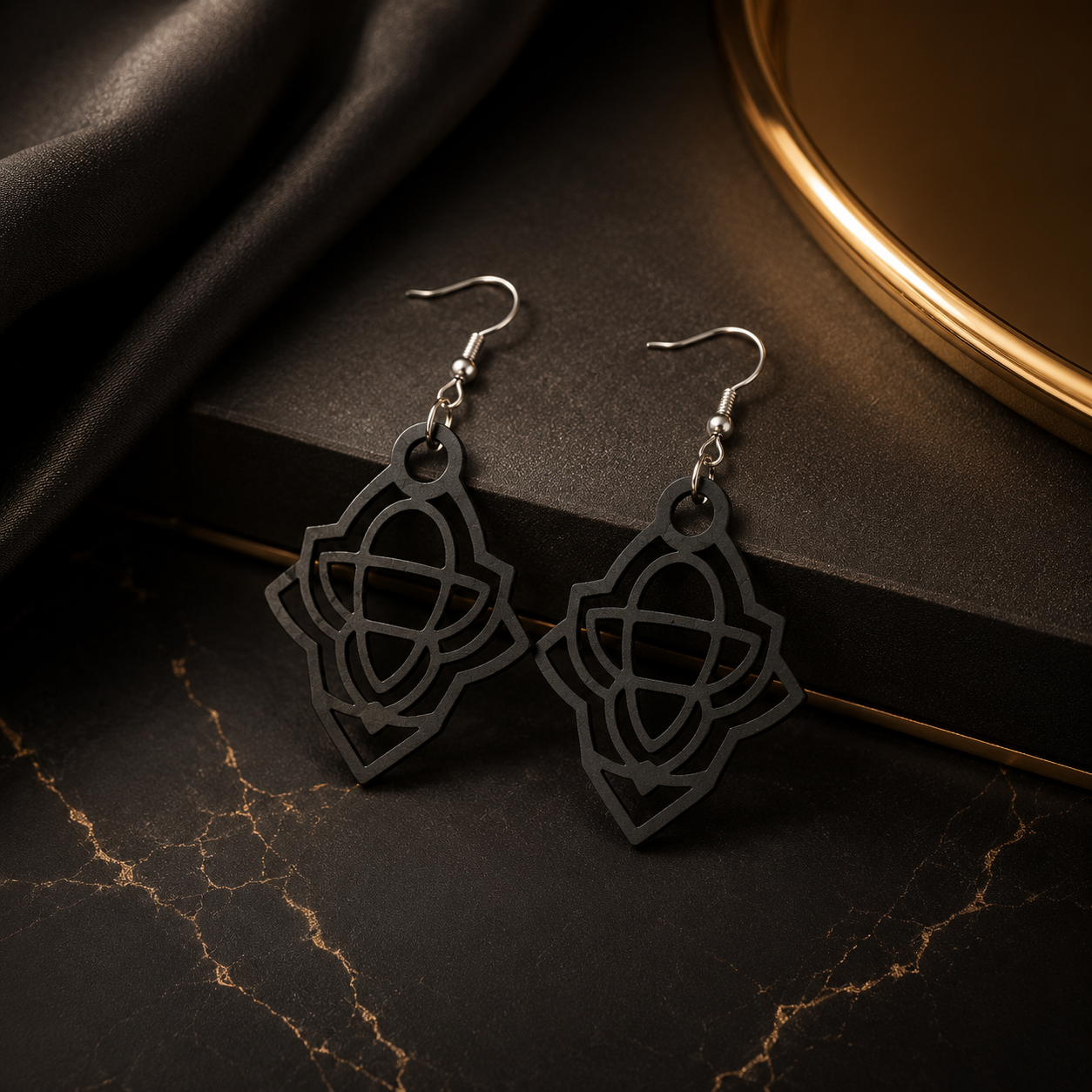 Cercei Handmade Geometrici Negri – 4 cm | Accesoriu Elegant și Modern