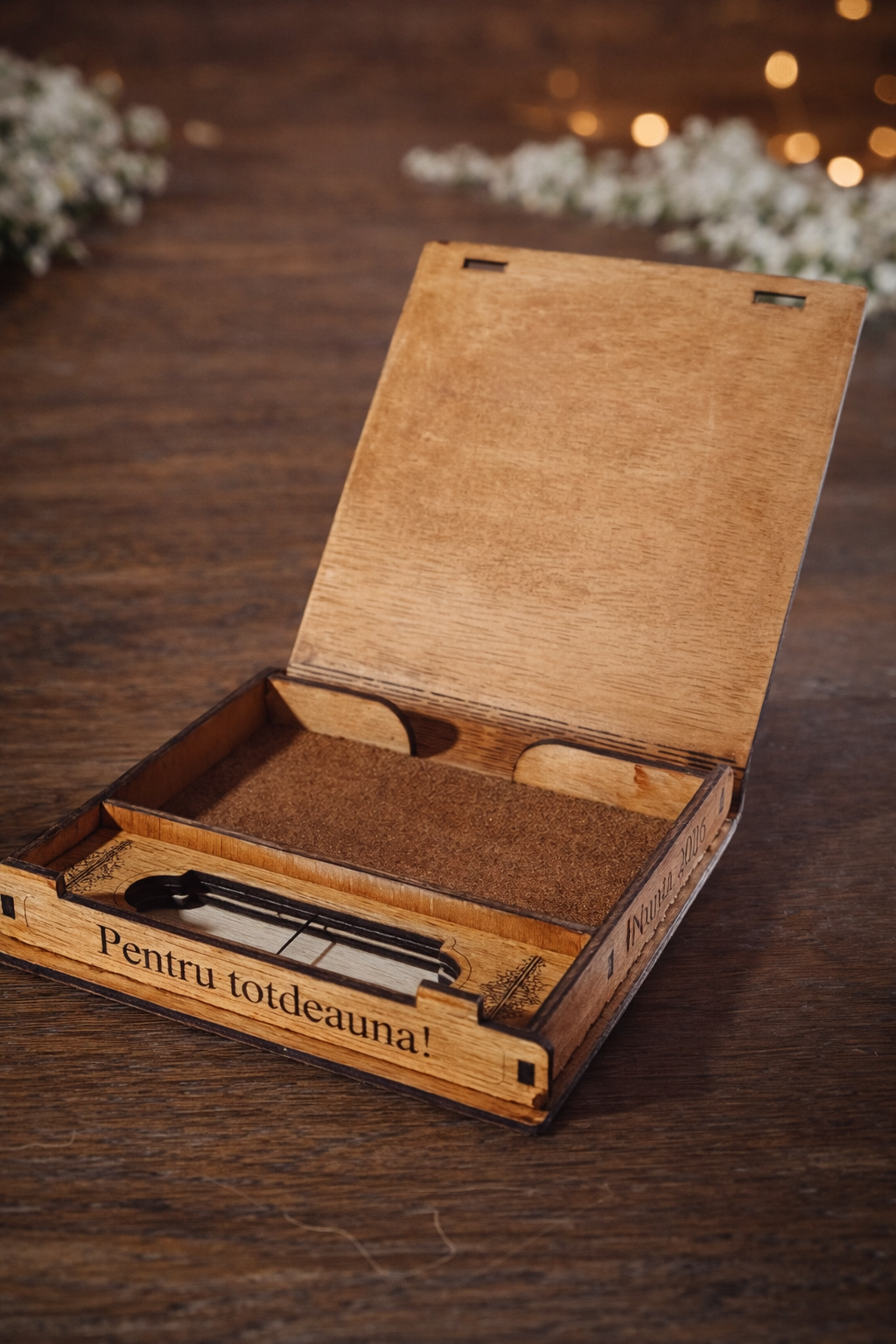 Suport USB și fotografii din lemn personalizat – Cutie foto nuntă 15x10 cm