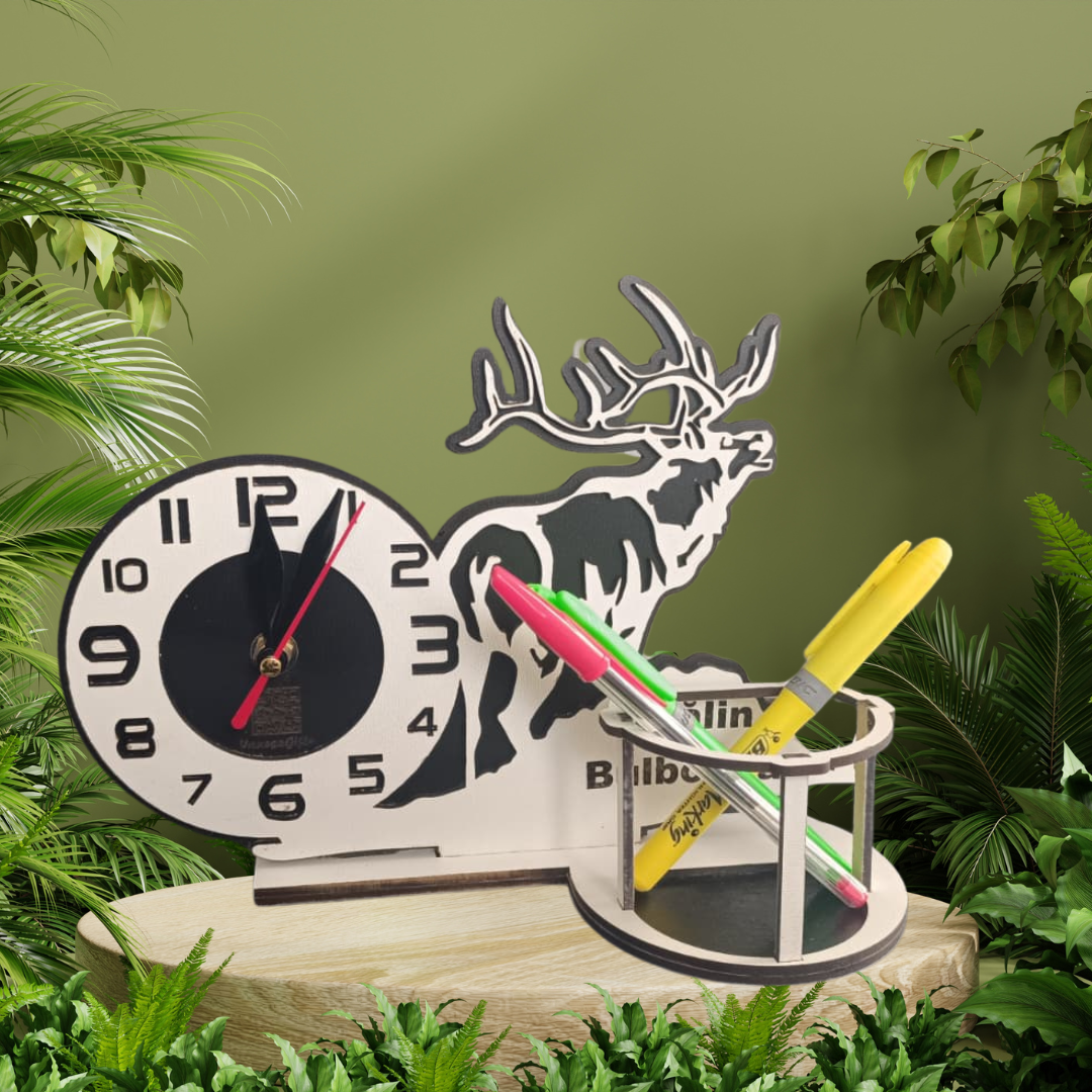 Organizator birou personalizat cu ceas și suport pixuri – design cerb elegant