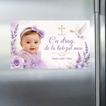 Mărturie de botez fetiță – Magnet de frigider personalizat 9 × 5,5 cm cu lavandă, porumbel și fotografie