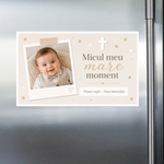 Mărturie de botez băiețel – Magnet de frigider personalizat 9 × 5,5 cm cu fotografie și design minimalist bej