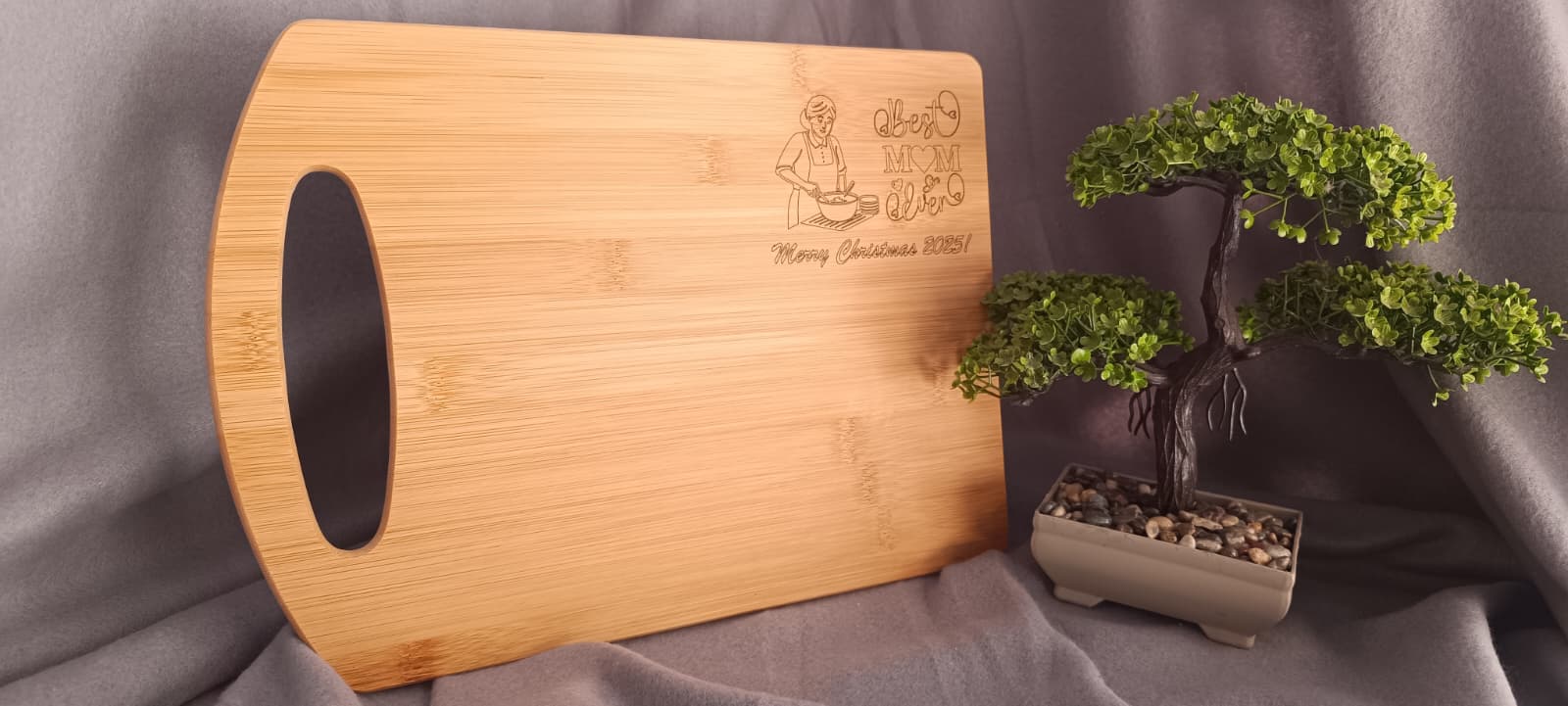 Tocătoare din bambus personalizată prin gravură