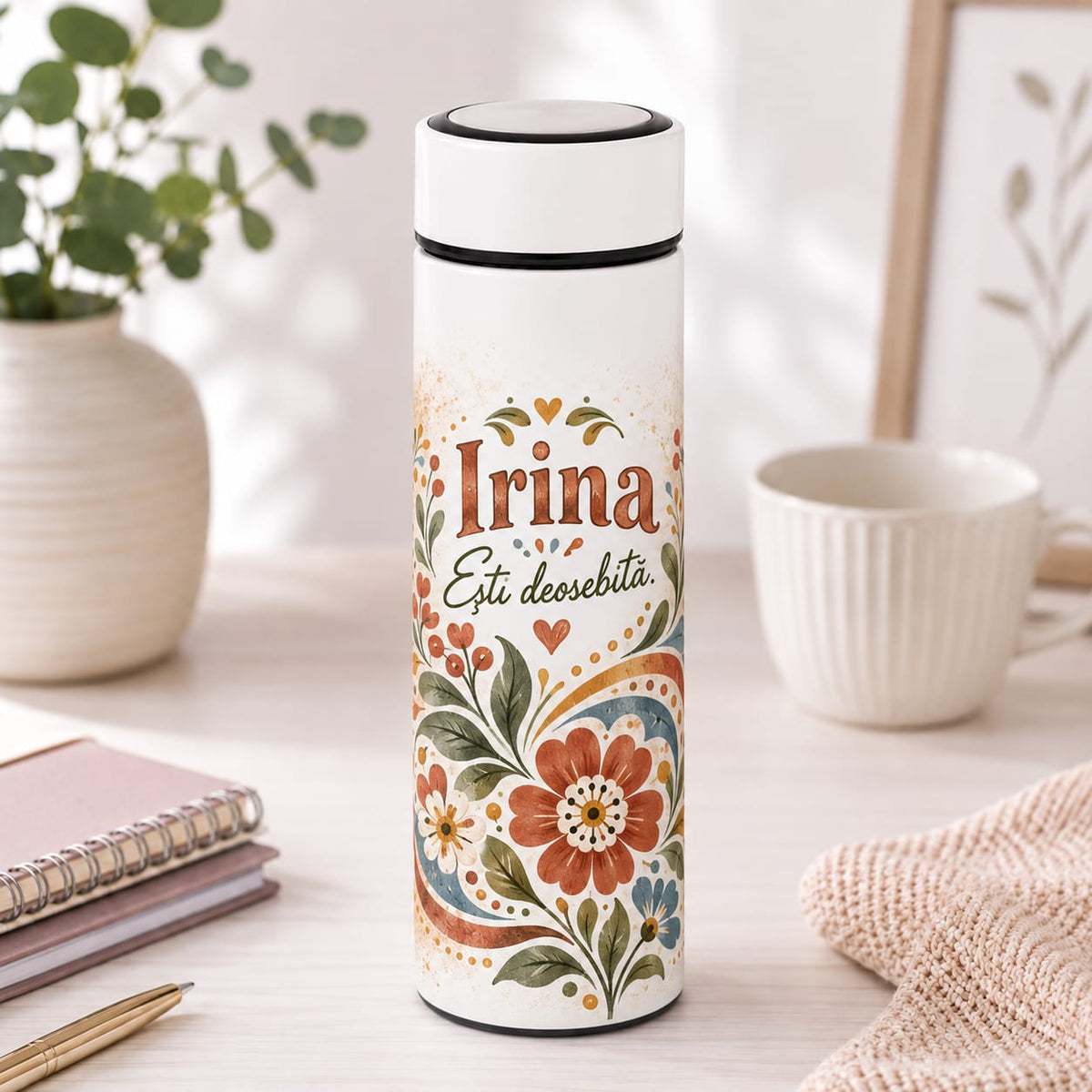 Termos Personalizat 500 ml cu Infuzor de Ceai, Nume și Mesaj – Ești Deosebită