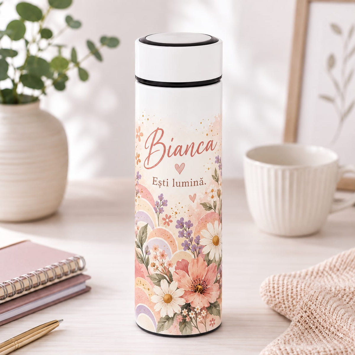 Termos Personalizat 500 ml cu Infuzor de Ceai, Nume și Mesaj – Ești Lumină