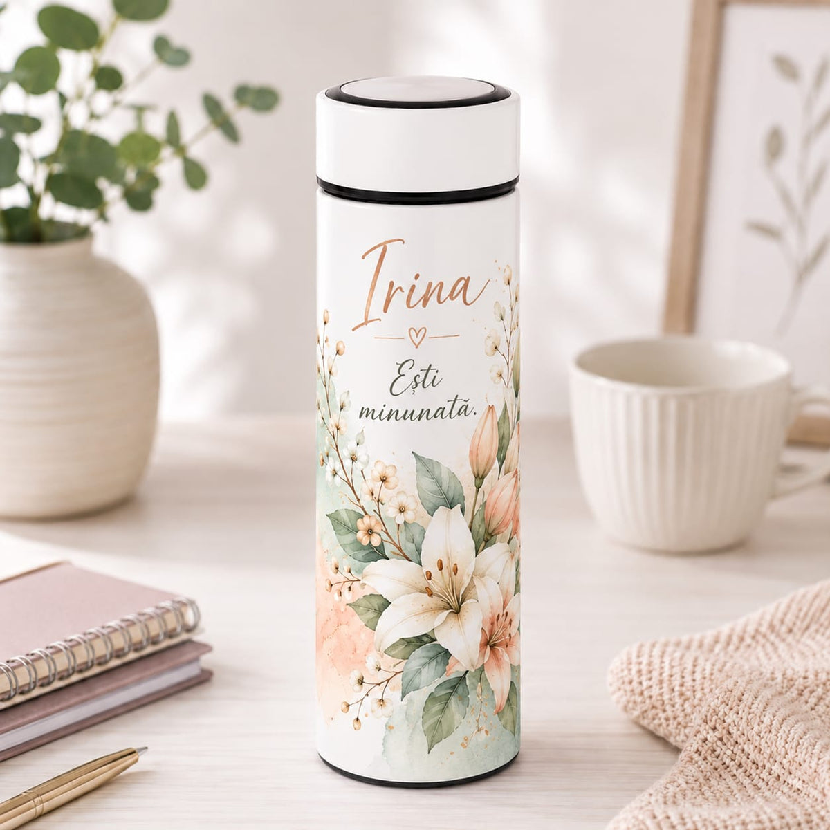 Termos Personalizat 500 ml cu Infuzor de Ceai, Nume și Mesaj – Ești Minunată