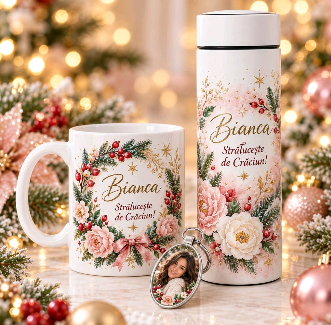 Set cadou de Crăciun personalizat pentru ea – Cană, termos și breloc foto „Strălucește de Crăciun!”