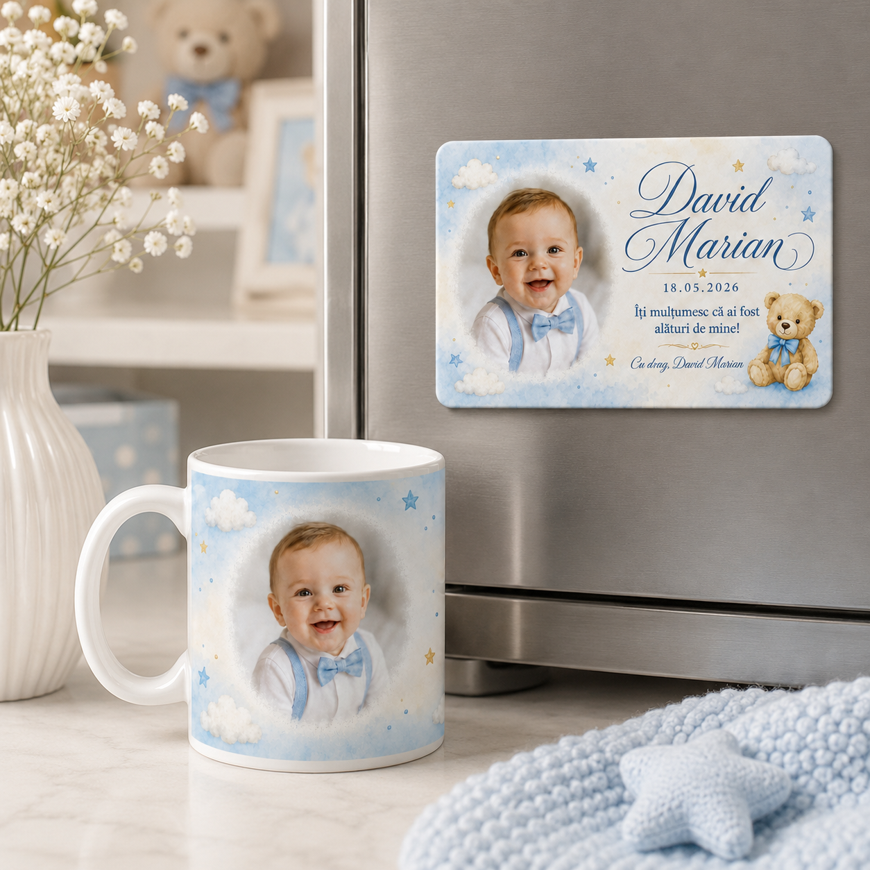 Set Cadou Personalizat Botez cu Poză – Cană 330 ml + Magnet de Frigider – Nume, Dată și Mesaj