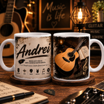 Cană personalizată cu chitară acustică și numele Andrei, 330 ml, design vintage cu partituri și note muzicale