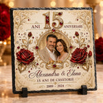 Set cadou personalizat pentru aniversarea căsătoriei – 2 căni, placă de ardezie 20 × 20 cm și magnet 9 × 5,5 cm