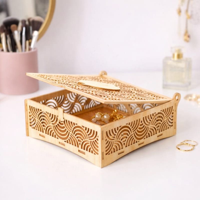 Cutie Decorativă pentru Bijuterii din Lemn personalizabil – Decupată Laser | 140x130x50 mm