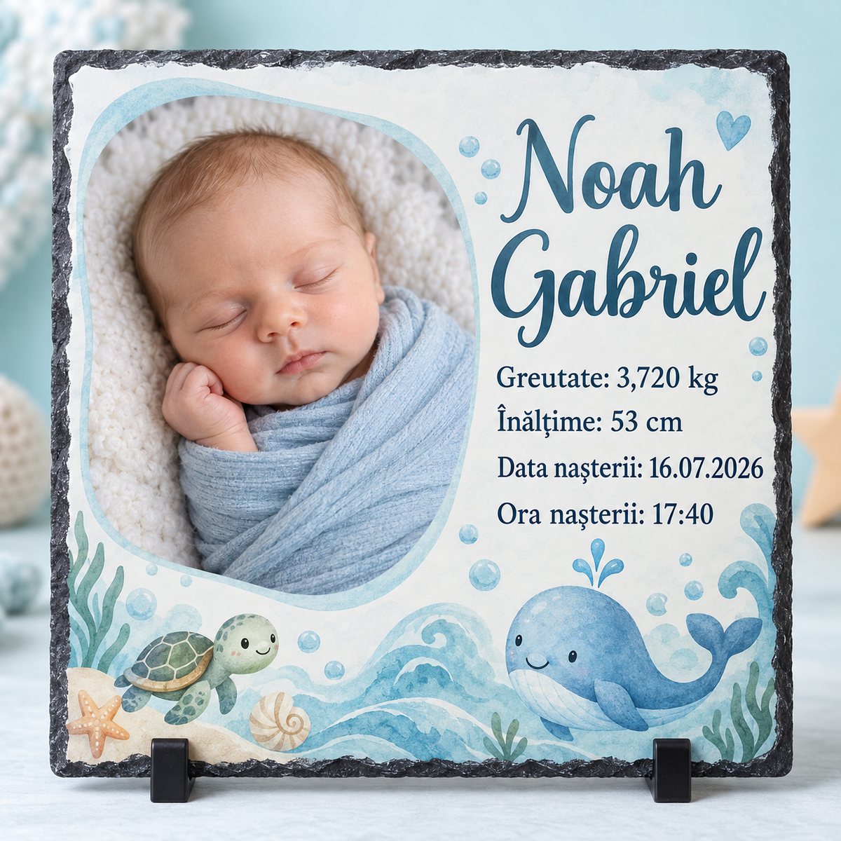 Placă ardezie personalizată băiețel 20x20 cm – Model marin cu balenă și broscuță, poză și datele nașterii