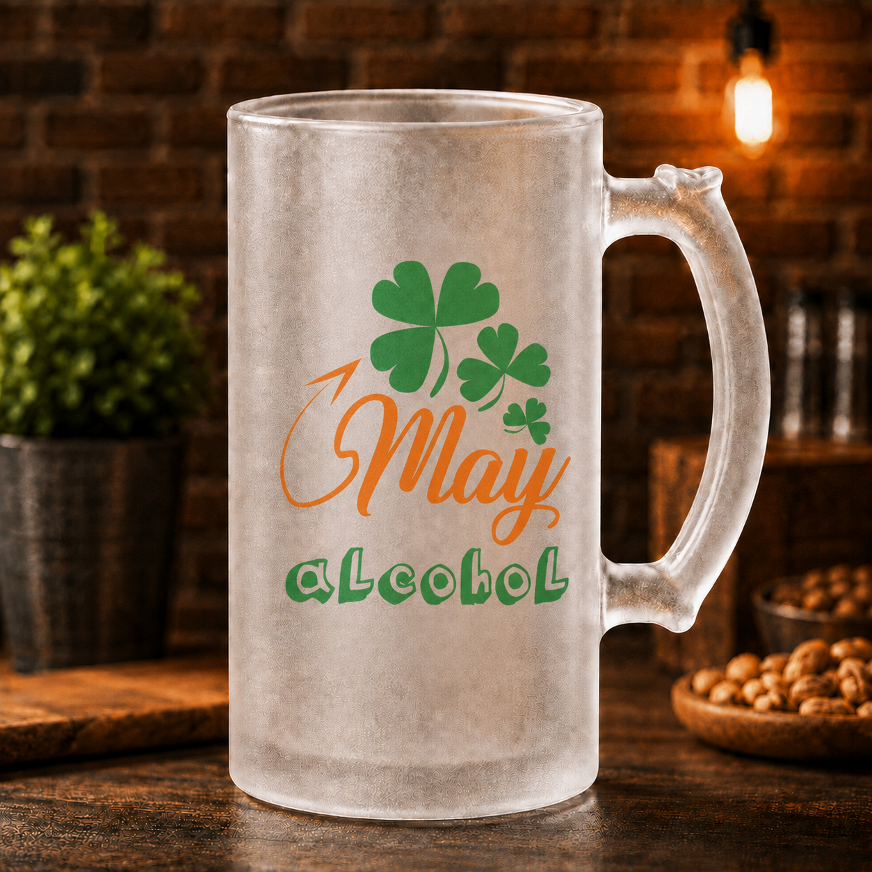 Halbă de bere din sticlă mată „May Alcohol” cu trifoi – 500 ml
