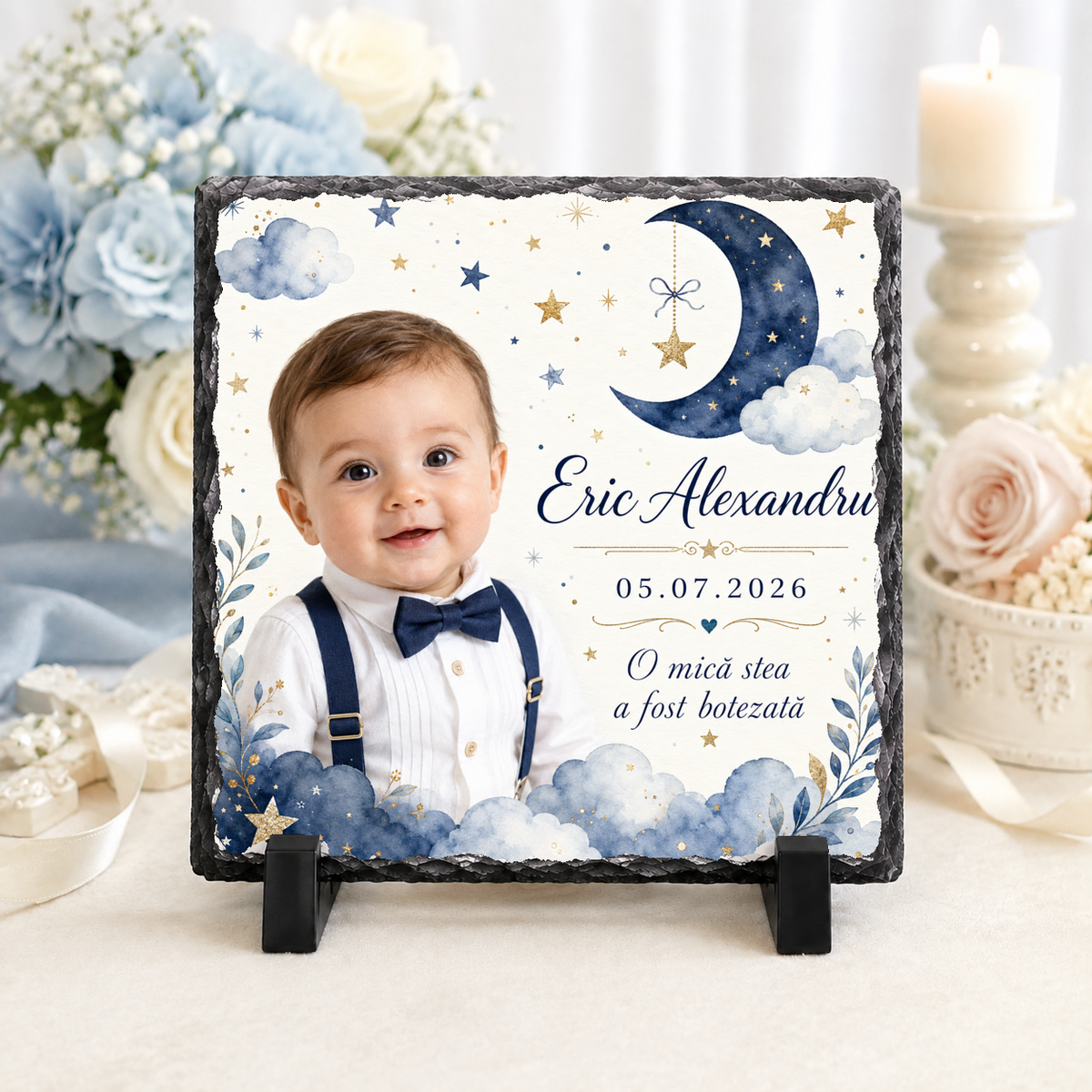 Placă de ardezie personalizată pentru botez băiețel – 20 × 20 cm cu fotografie, lună, stele și nori