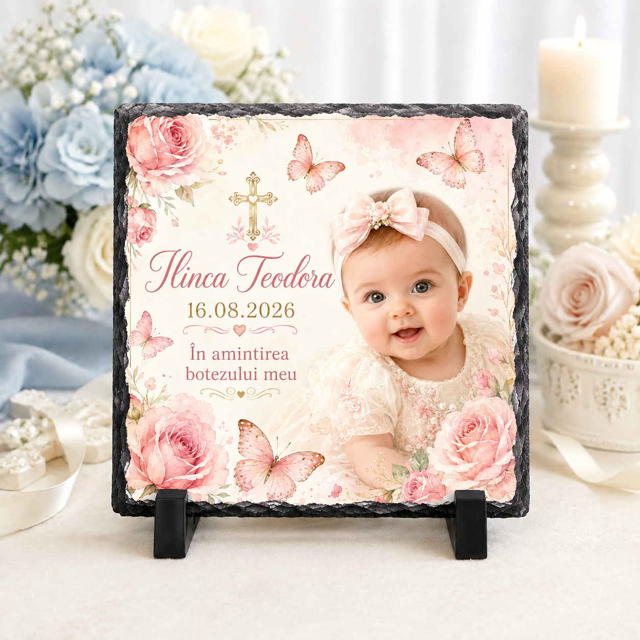 Placă de ardezie personalizată pentru botez fetiță – 20 × 20 cm cu fotografie, trandafiri roz, fluturași și cruce aurie