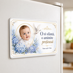 Mărturie de botez băiețel – Magnet de frigider personalizat 9 × 5,5 cm cu hortensii albastre, porumbel și cruce aurie