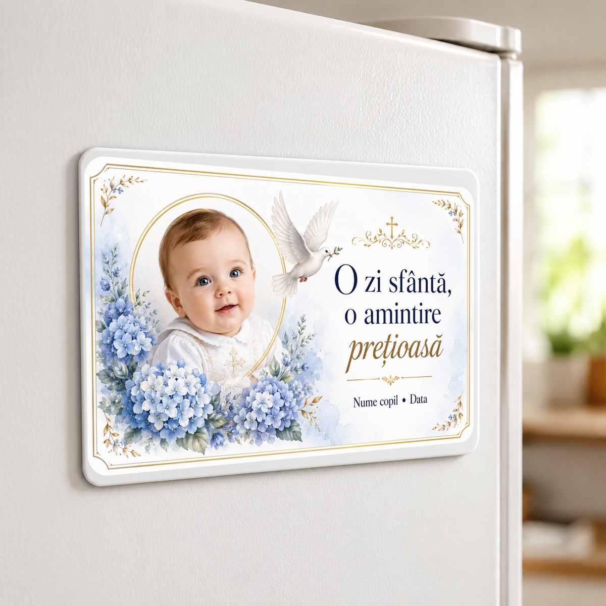 Mărturie de botez băiețel – Magnet de frigider personalizat 9 × 5,5 cm cu hortensii albastre, porumbel și cruce aurie
