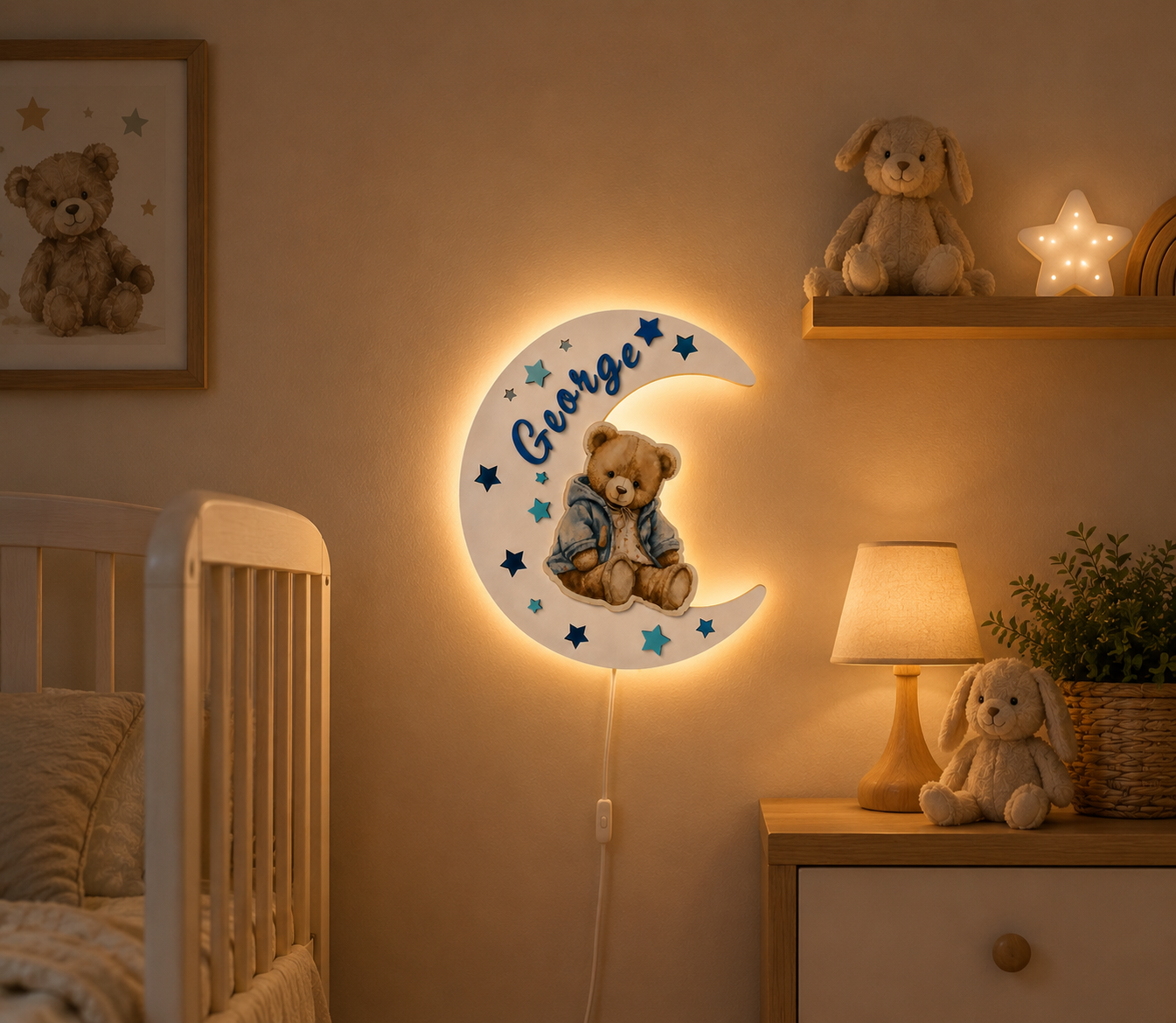 Lampă de veghe LED personalizată cu nume – Lună și ursuleț albastru | 35 cm | Lumină reglabilă